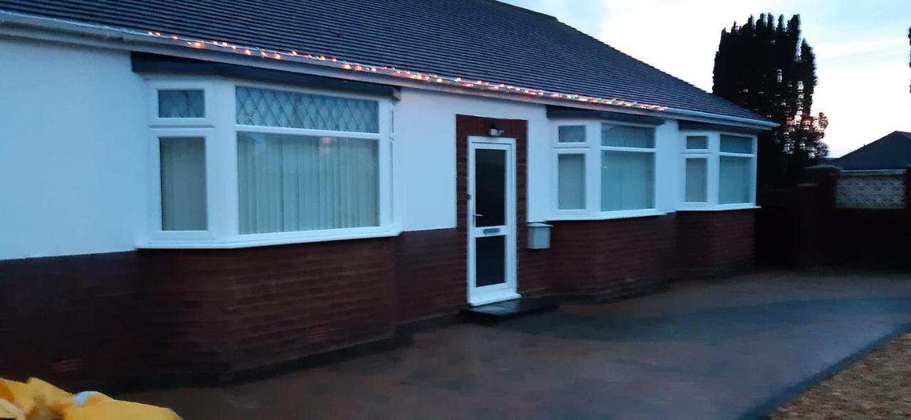 The Hermitage Private Detached Bungalow Villa Rhyl Exterior foto