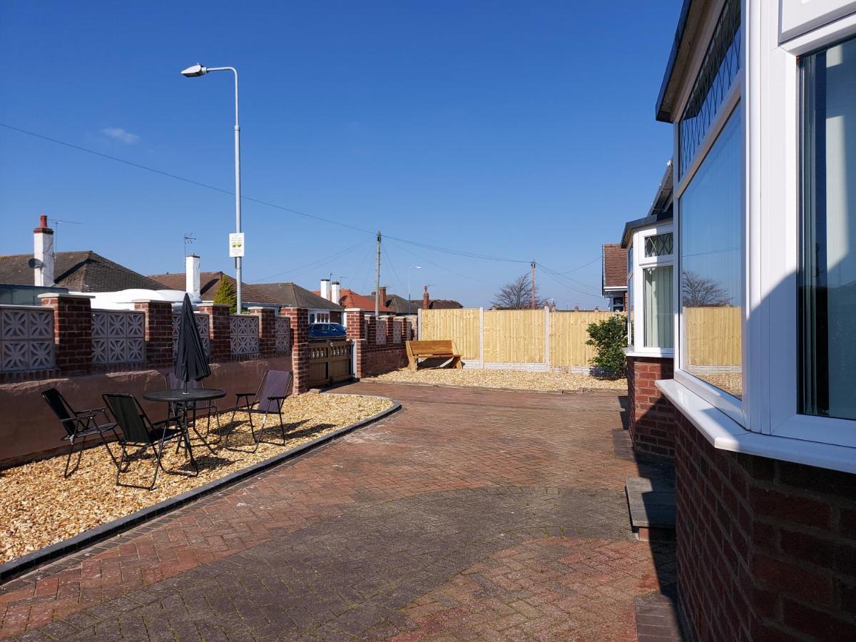 The Hermitage Private Detached Bungalow Villa Rhyl Exterior foto